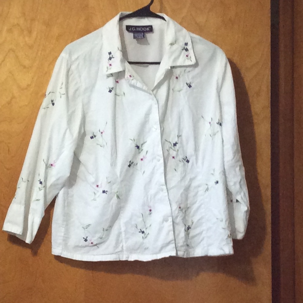 J. G. Hook Beautiful Embroidered Foral Blouse